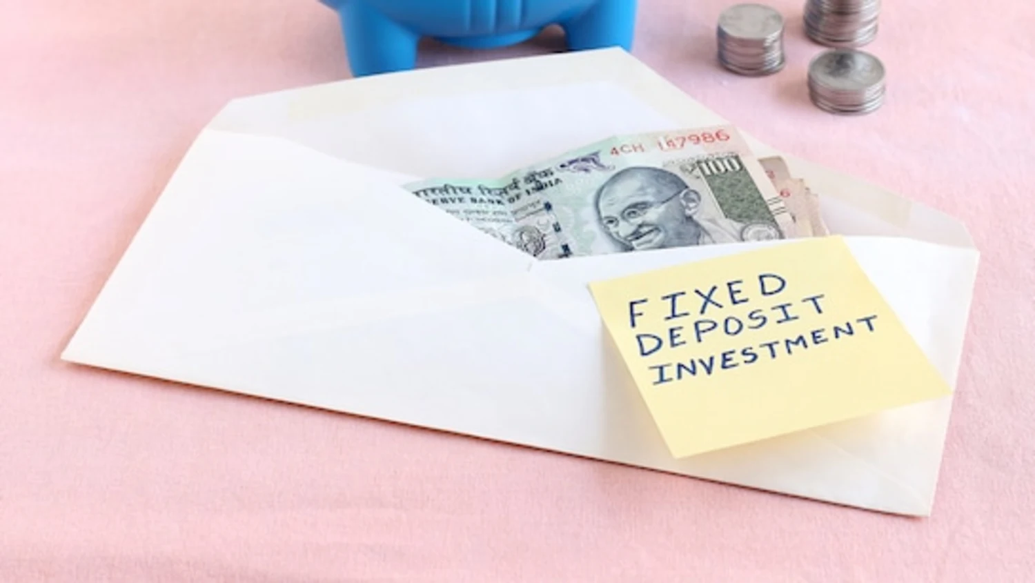Best Bank FD Interest Rates 2025 — India Rate Chart लाइन ग्राफ़ में 2025 के भारत के टॉप बैंक FD ब्याज दरें और विशेष टेन्योर की तुलना
