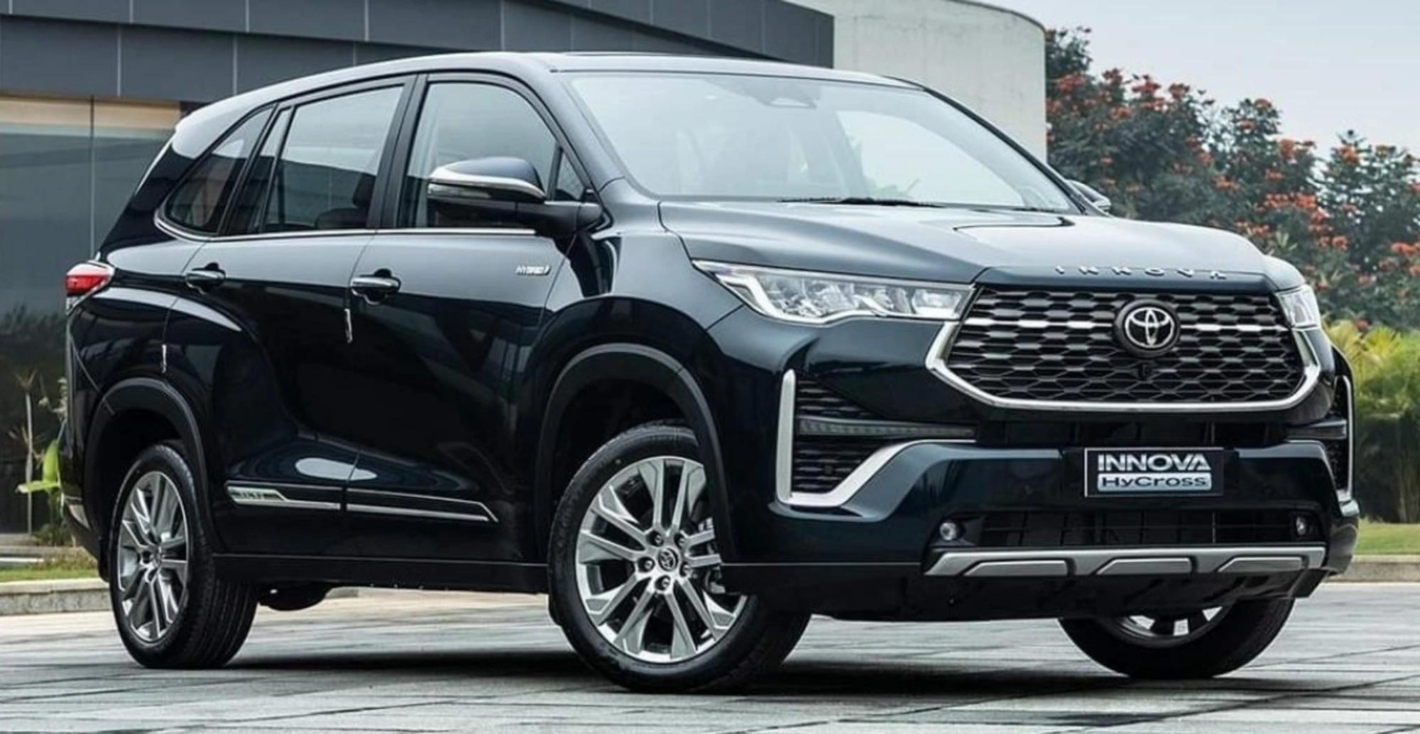 Toyota Innova Hycross 2025: ₹18.06 लाख, 5-स्टार सुरक्षा और हाइब्रिड इंजन 1 toyota innova hycross