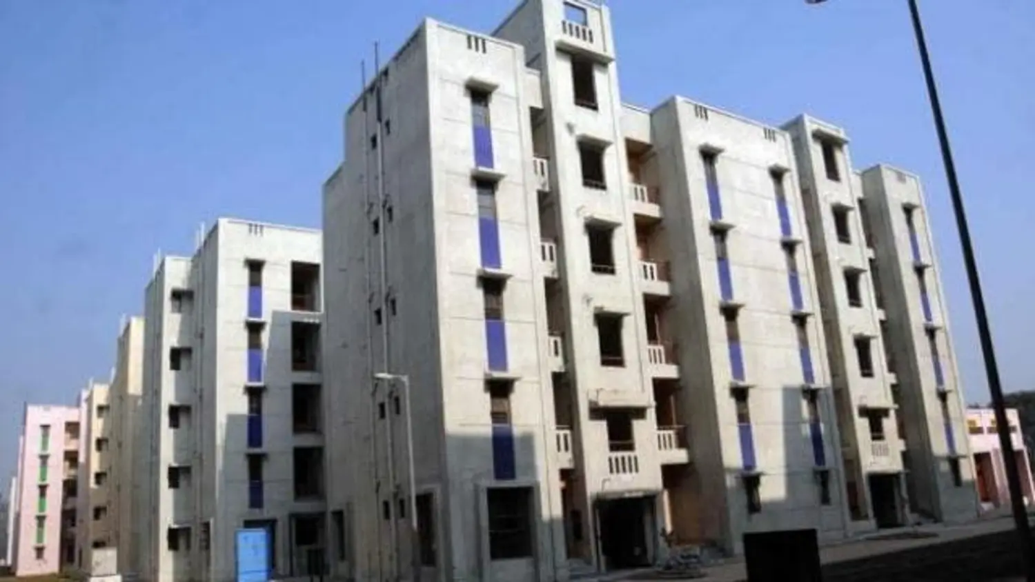 GDA Property Auction 2025 में गाजियाबाद के इंदिरापुरम इलाके में 190+ प्रॉपर्टी की ऑनलाइन नीलामी का दृश्य