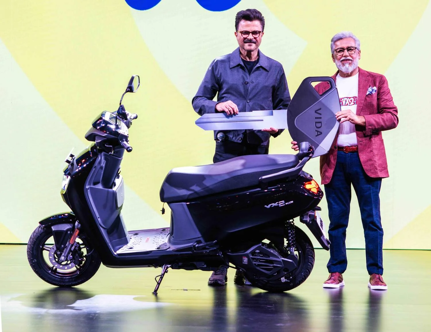 Hero Vida VX2 इलेक्ट्रिक स्कूटर 142 किमी रेंज, स्मार्ट फीचर्स और किफायती कीमत के साथ भारत में लॉन्च किया गया।