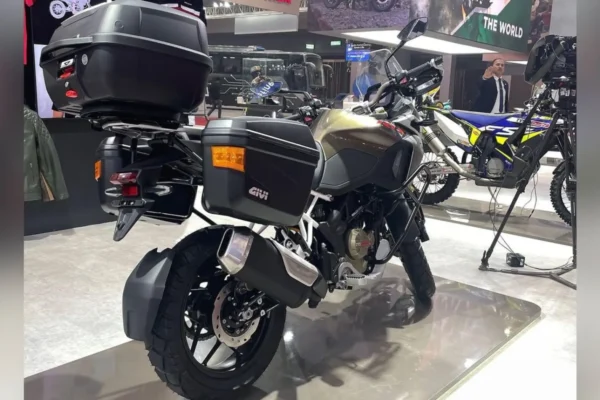TVS Apache RTX 300: भारतीय बाजार में TVS की पहली एडवेंचर बाइक, 299cc इंजन, शानदार फीचर्स और पावरफुल प्रदर्शन के साथ।