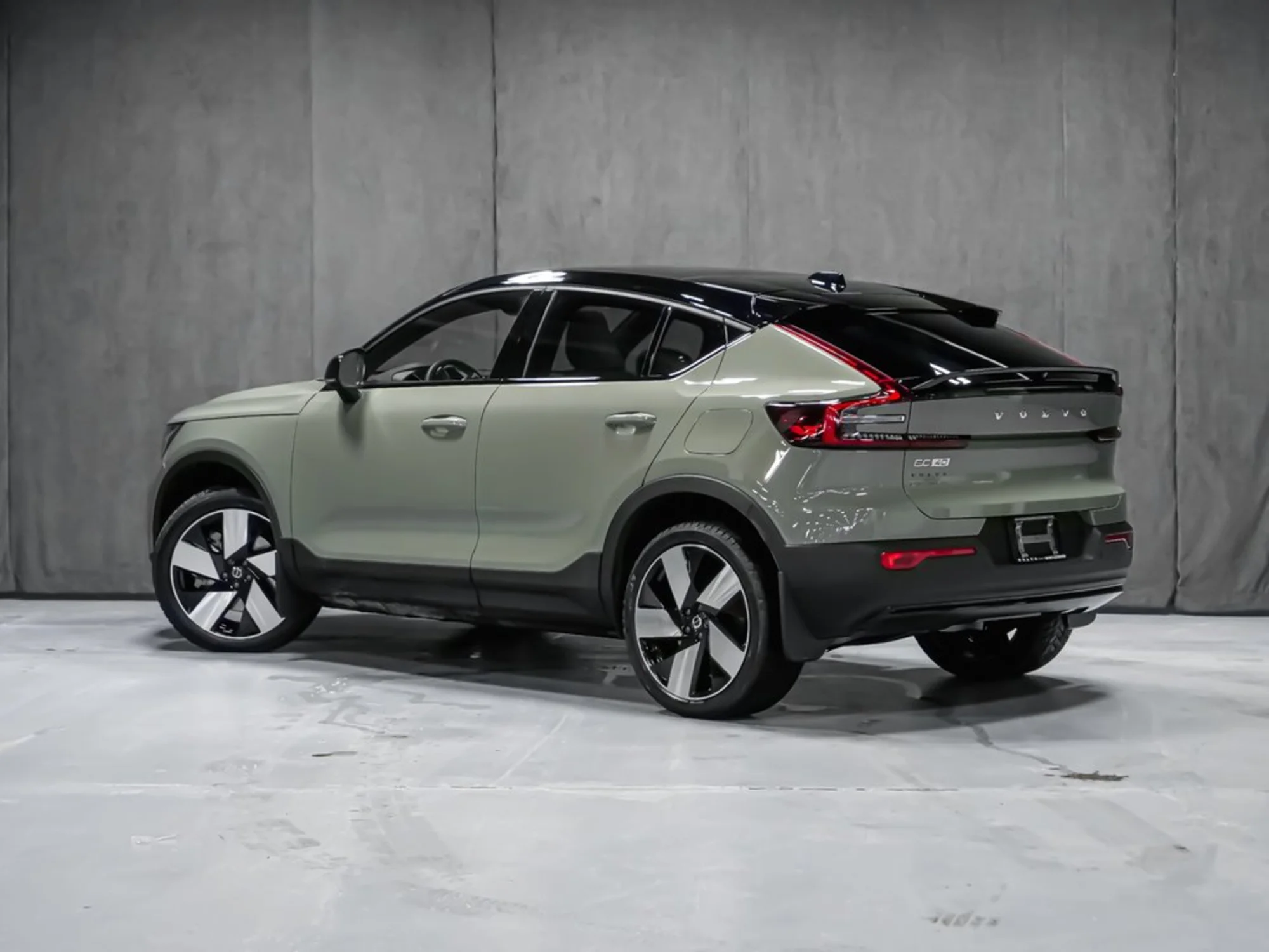 Volvo EC40 - भारत में लॉन्च होने वाली इलेक्ट्रिक SUV Volvo EC40 भारत में लॉन्च होने वाली प्रीमियम इलेक्ट्रिक SUV, 530 km रेंज और 27 मिनट चार्जिंग के साथ।