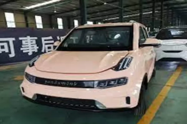 Budget EV Cars शोरूम में प्रदर्शित नई सस्ती इलेक्ट्रिक कारें जो भारतीय ग्राहकों के लिए लॉन्च की जा रही हैं