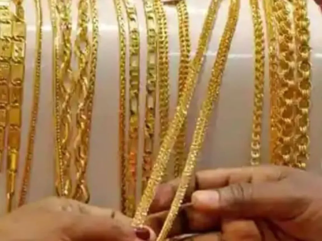 Gold and Silver Price Today India: 7 अक्टूबर 2025 के ताजे रेट जानें Gold and Silver Price Today India: 7 अक्टूबर 2025 को सोने और चांदी के नए रेट अपडेट