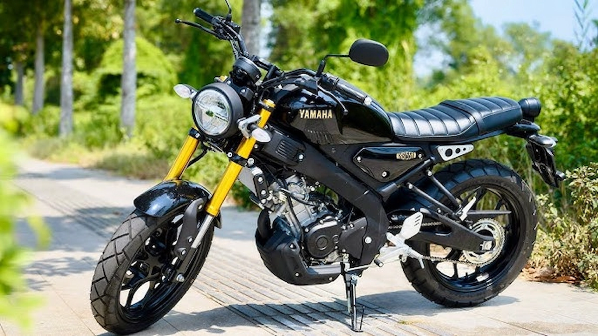 Yamaha XSR 155 में 155cc इंजन, LED हेडलाइट्स और रेट्रो डिज़ाइन है, जो इसे 2025 के लिए एक आकर्षक रोडस्टर विकल्प बनाता है।