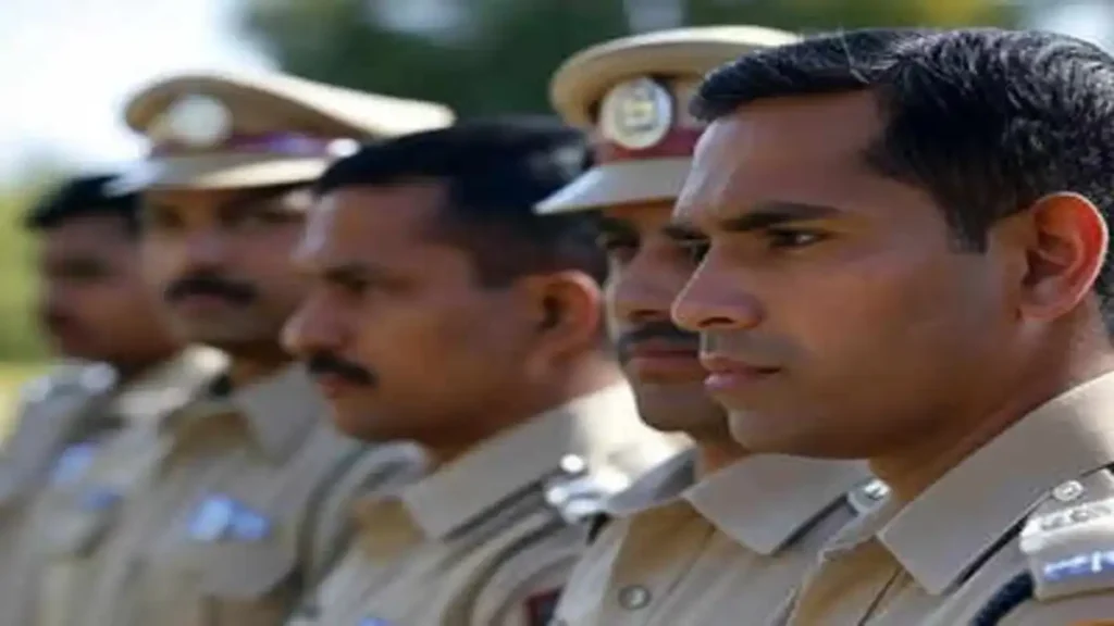 SSC GD Exam Date 2026 नोटिफिकेशन के बाद परीक्षा केंद्र और अभ्यर्थियों की प्रतीकात्मक तस्वीर