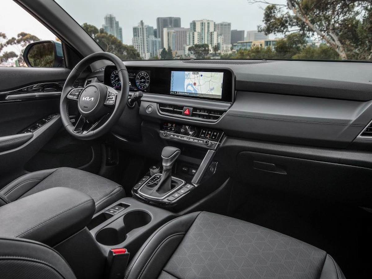 New Kia Seltos का इंटीरियर, बड़ा टचस्क्रीन डिस्प्ले, डिजिटल क्लस्टर और प्रीमियम केबिन लेआउट