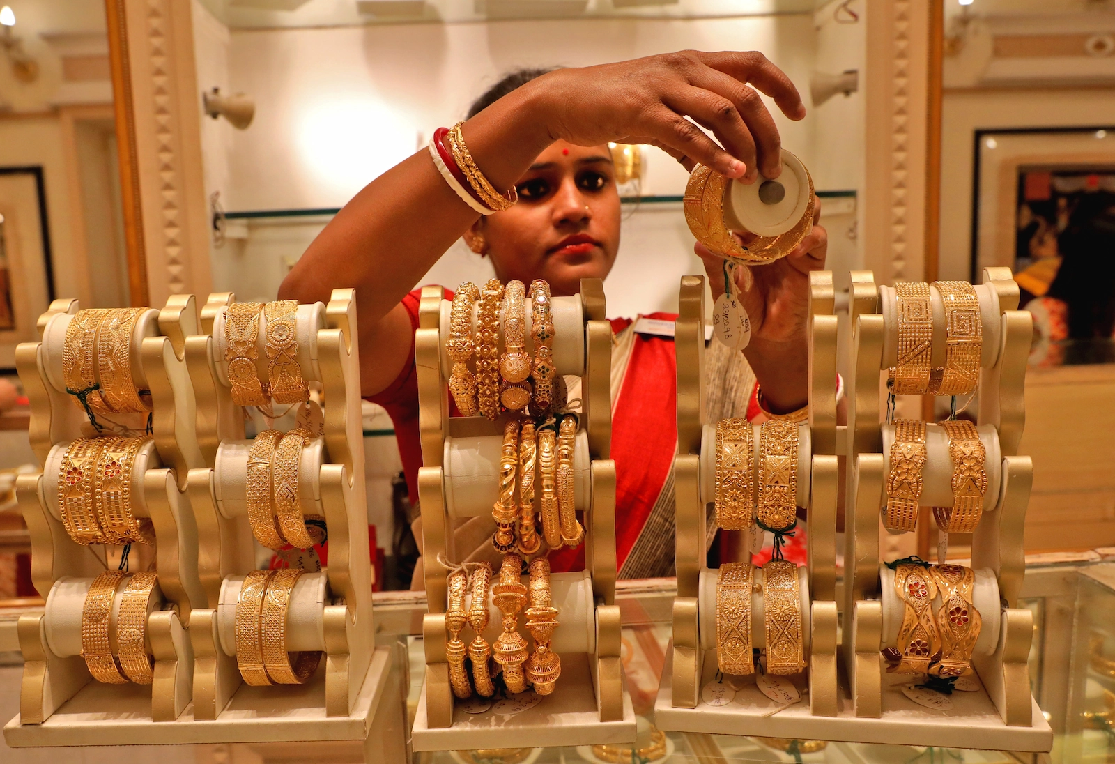 Gold and Silver Price Today India – 06 January 2026 के तहत सोने और चांदी के ताजा बाजार भाव दर्शाती तस्वीर
