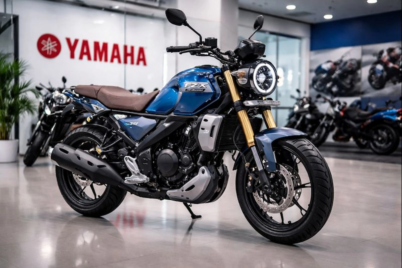 यामाहा FZ-X Hybrid (Yamaha FZ-X Hybrid) बाइक की स्टाइलिश डिज़ाइन, आधुनिक हाइब्रिड तकनीक और शानदार लुक्स के साथ शो रूम में प्रदर्शित।