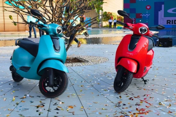 Bajaj Chetak C2501 इलेक्ट्रिक स्कूटर ब्लूटूथ कनेक्टिविटी, डिजिटल मीटर और स्मार्ट चार्जिंग सिस्टम के साथ