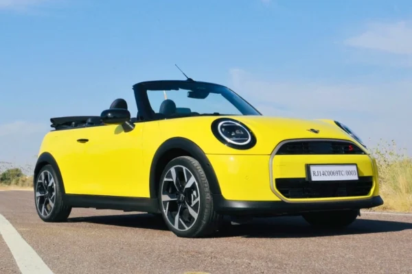 भारत में लॉन्च Mini Cooper S Convertible ओपन रूफ के साथ प्रीमियम हैचबैक फ्रंट प्रोफाइल