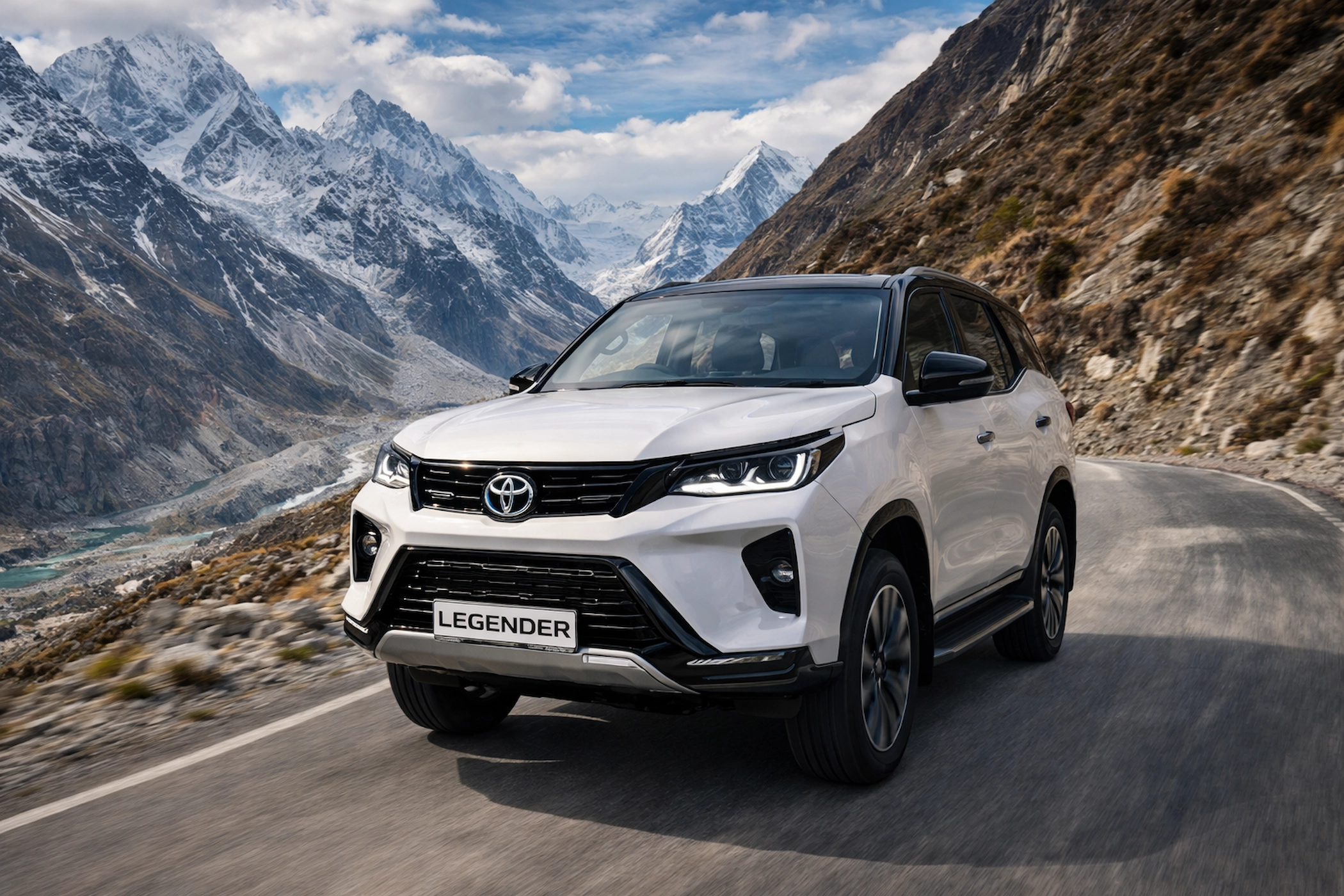 Toyota Fortuner Legender में 204 हॉर्सपावर और 500 न्यूटन मीटर टॉर्क
