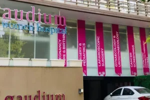 gaudium ivf ipo gmp से जुड़ा IVF क्लिनिक और शेयर बाजार की स्क्रीन दिखाता चित्र